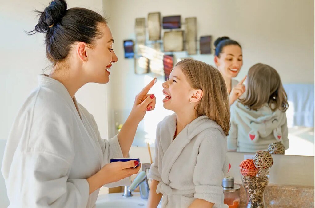 mother and daughter caring for skin 7kcuyzr